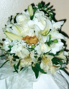 SHAMPAGNE ROSES AND DAY LILYS BOUQUET